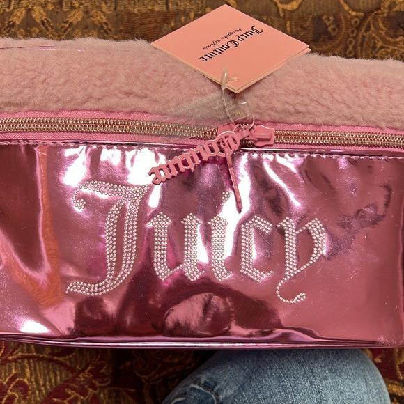 NWT and unopened Juicy Couture Sherpa Travel Cosmetic Bag - Picture 2 of 4